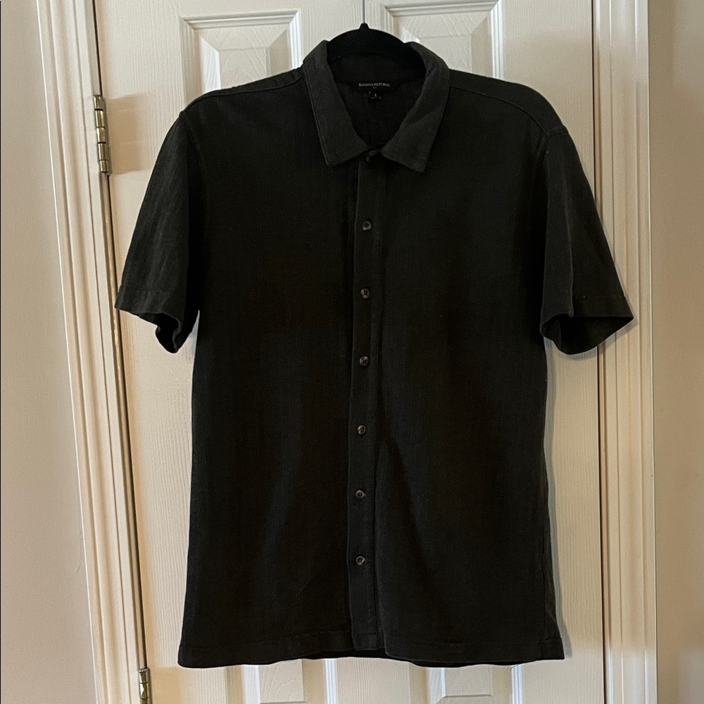 Banana Republic Men's Dark Gray/Green Short Sleeve Shirt